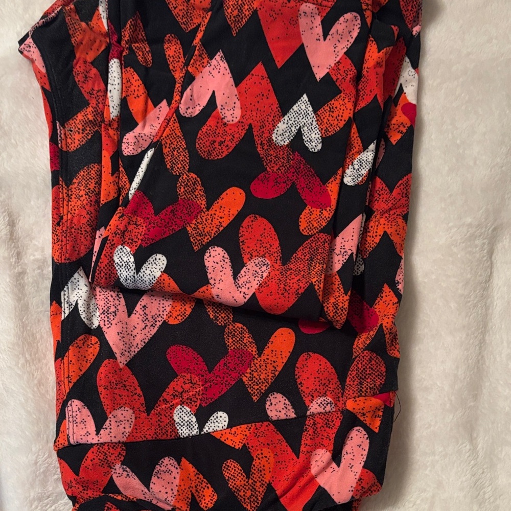 LuLaRoe Vibrant Heart Pattern Leggings